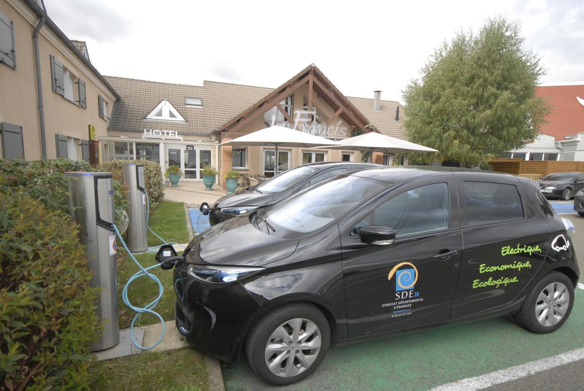 Logis L'oree De Chartres -