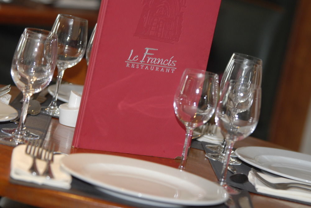 Logis L'oree De Chartres - Hotel 3*