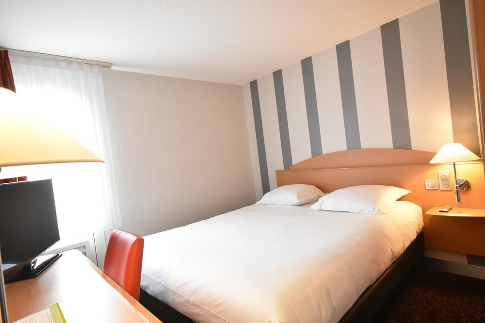 Logis L'oree De Chartres - Hotel Barjouville