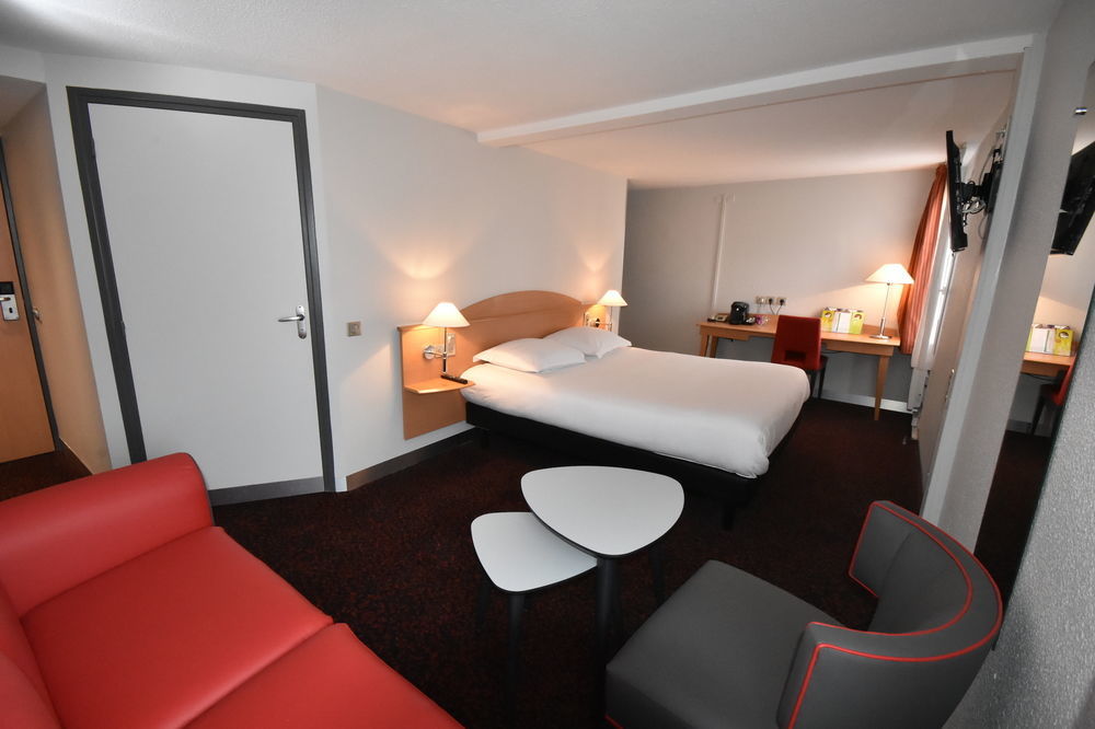 Logis L'oree De Chartres - Hotel 3*