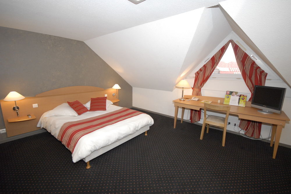 Logis L'oree De Chartres - Hotel 3*