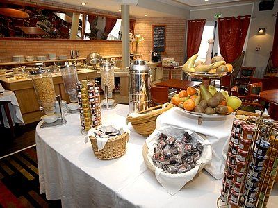Hotel Logis L'oree De Chartres - 3*